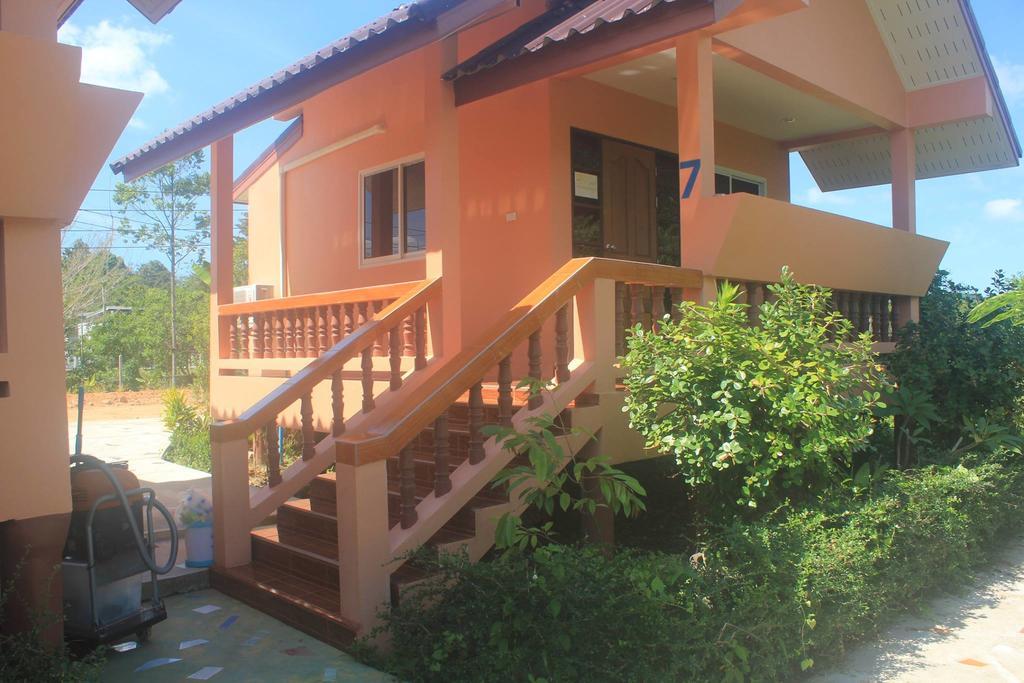 Guest house Baan Mek Lom 2*