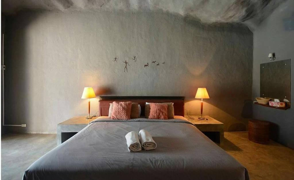 Avatarn Miracles Hotel, Hotel