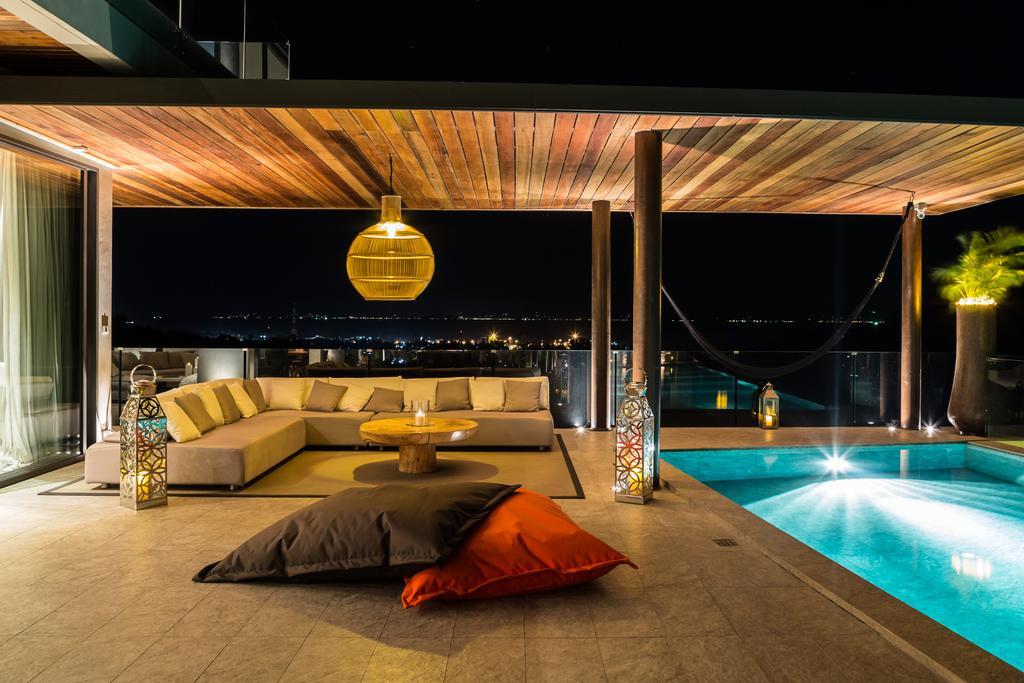 Black Rock Villa *