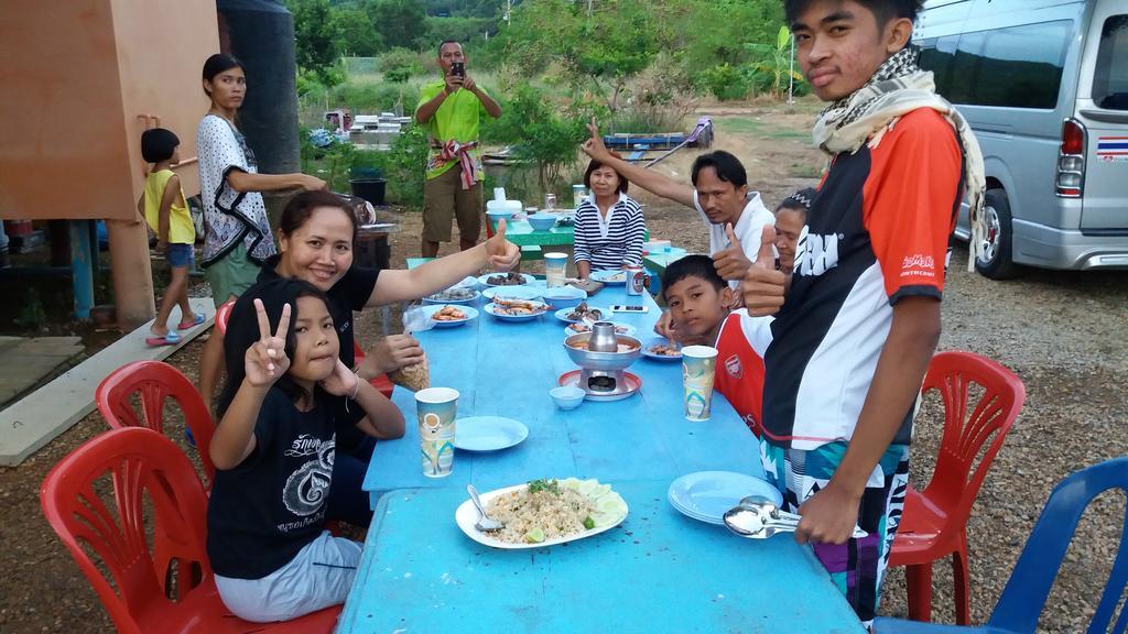 Lung Teeb Paradise Chao Lao Beach
