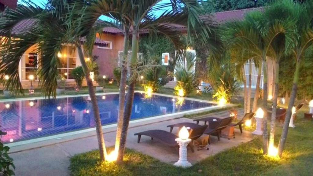 Pictory Garden 4*