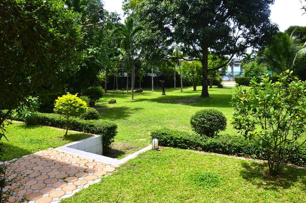 Baan Khun Nang Colonial Mae Nam