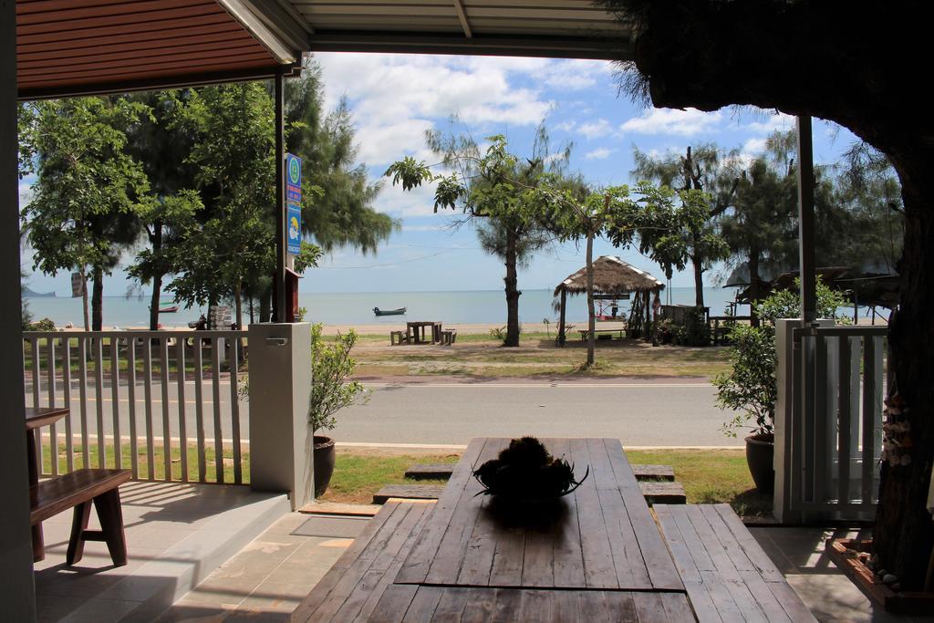 Baan Aroka Front