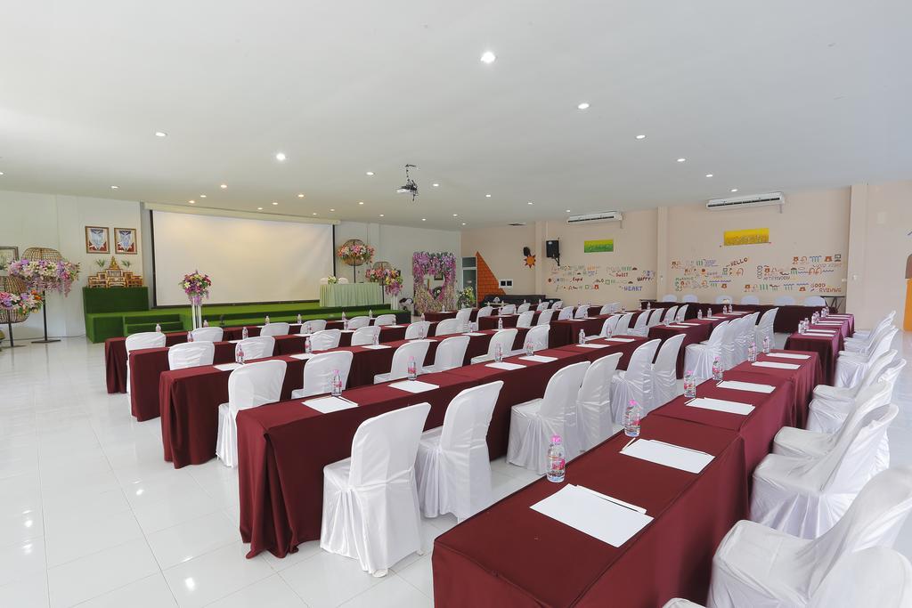Play La Ploen Boutique And Adventure Camp