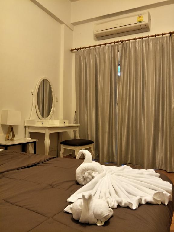 Lomsabai Inn Bang Saen