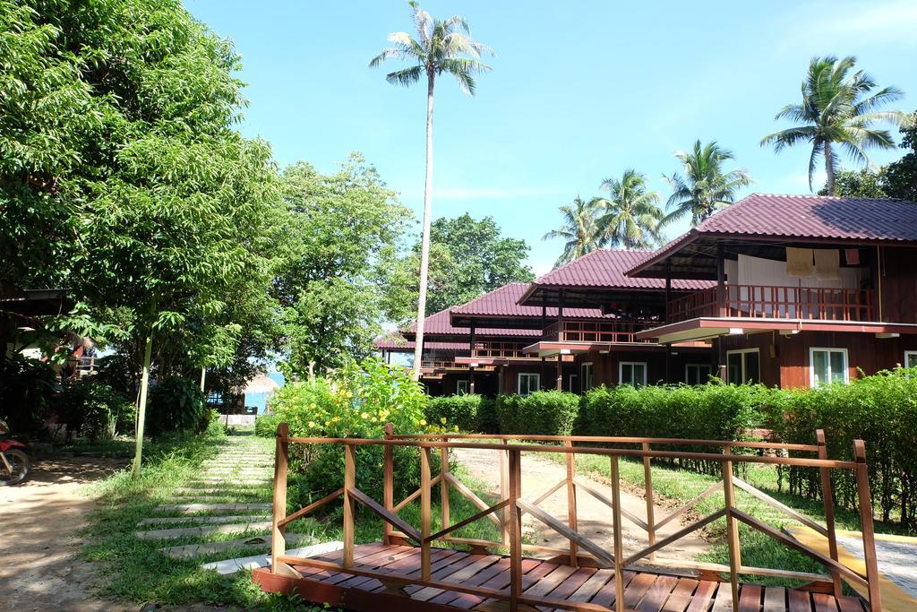 Resort The Sun And Restaurant