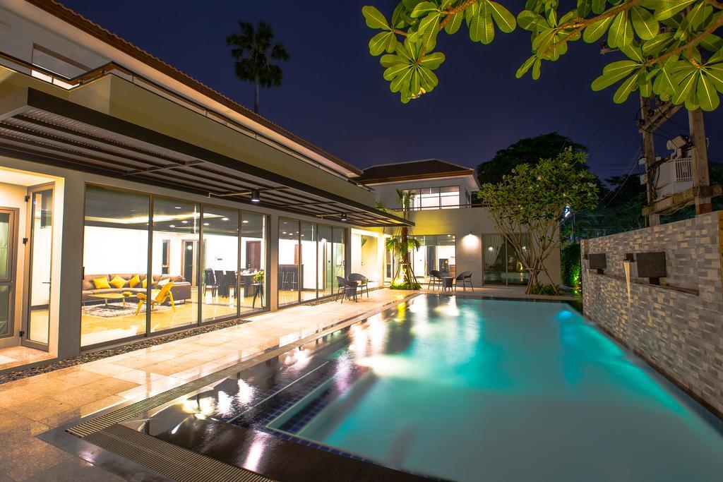 Navin Premiere Pool *