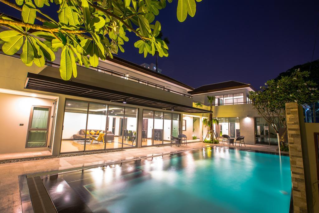 Navin Premiere Pool