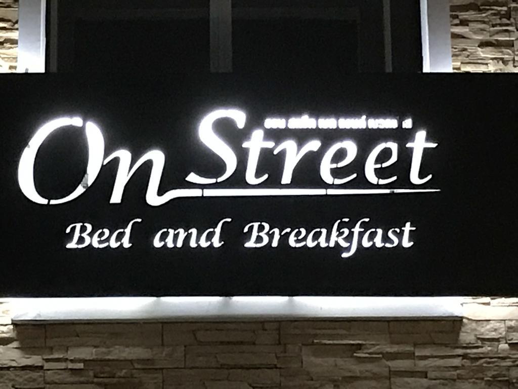 On Street Guest house Ban Karon