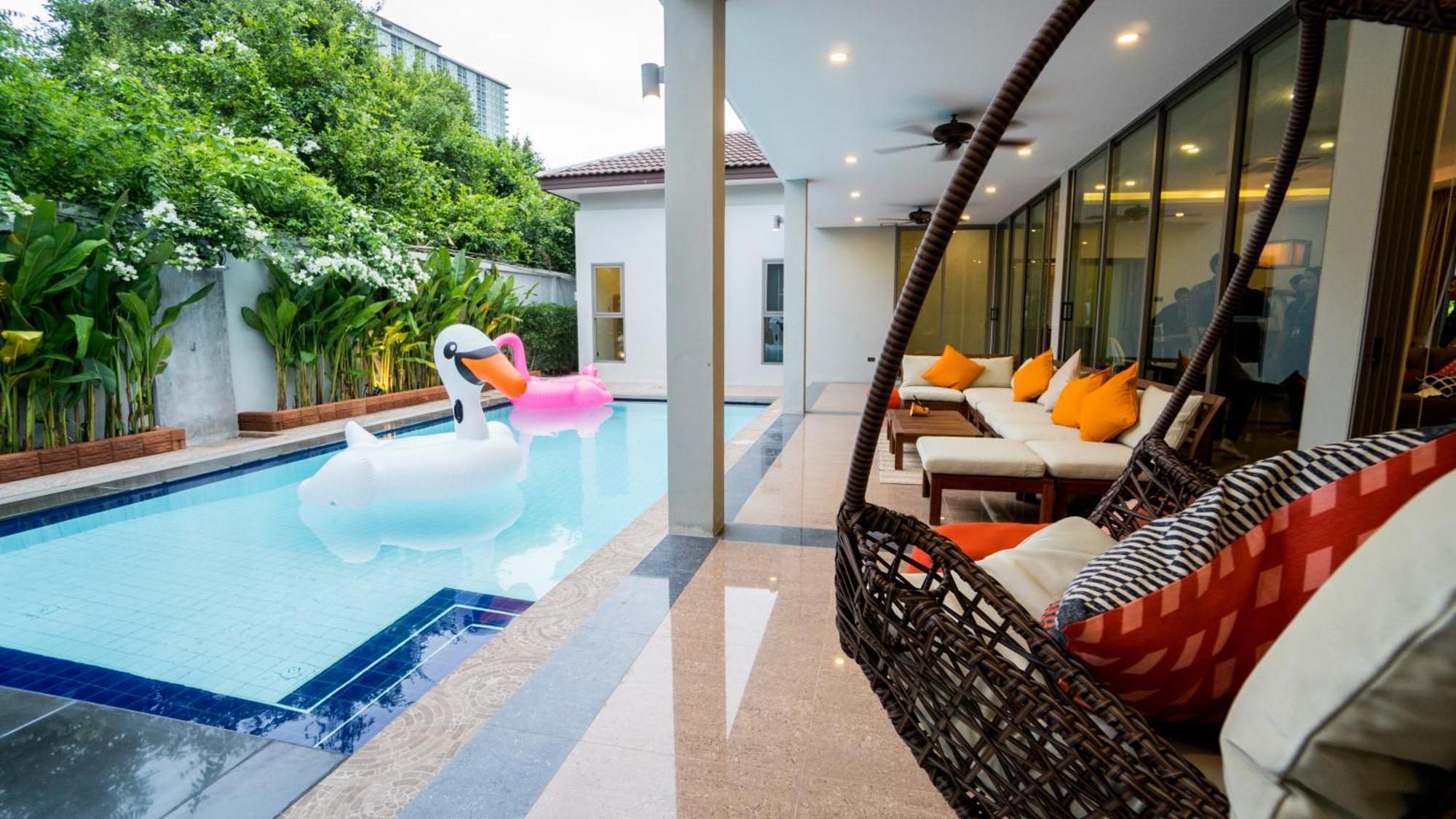 Navin Premiere Pool *