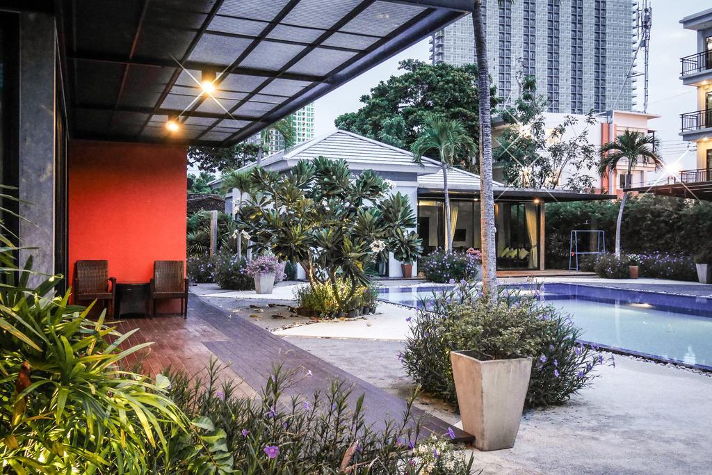 Navin Premiere Pool