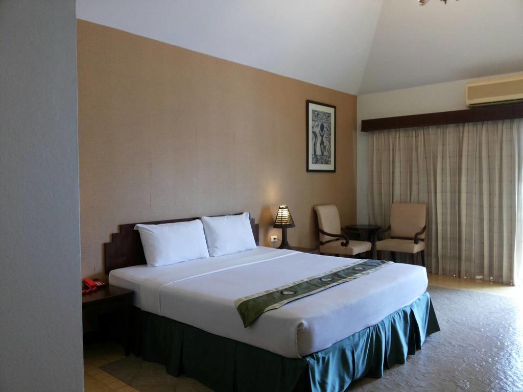 Resort Golden Pine Pran Buri