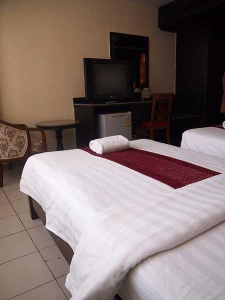 Jomtien Holiday Hotel