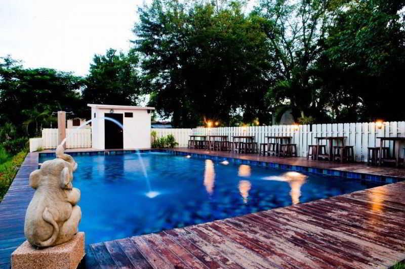 Uthai River Resort