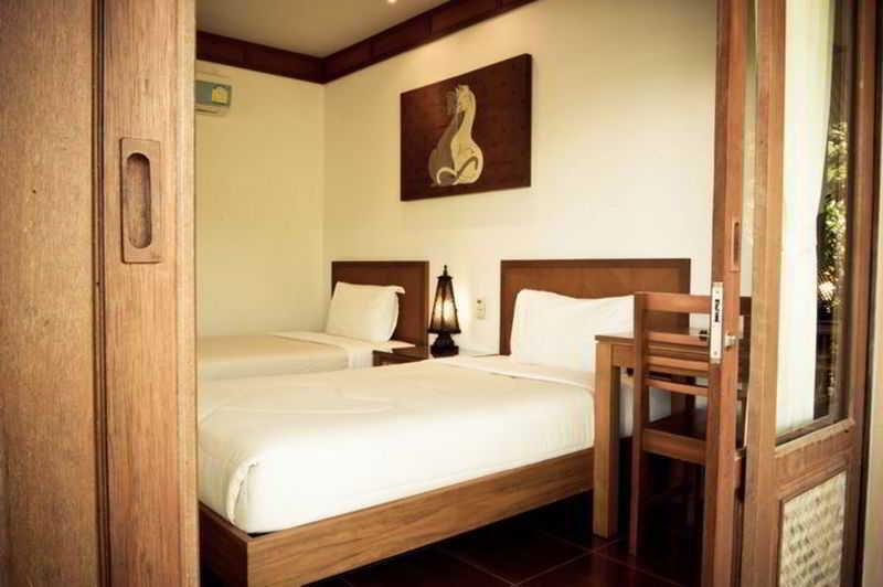 Uthai River Resort *