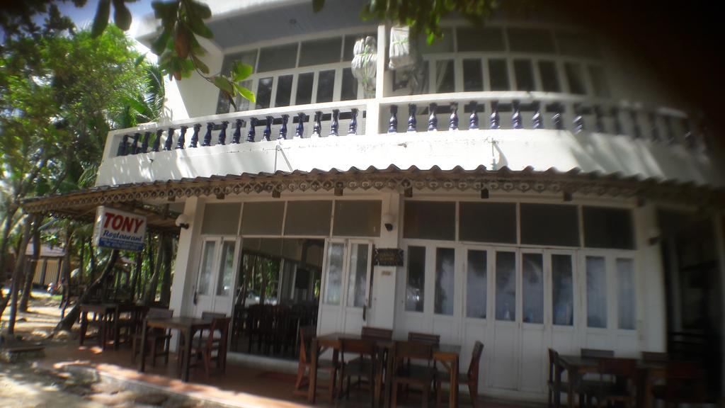 Casa de hóspedes Tony And Restaurant *