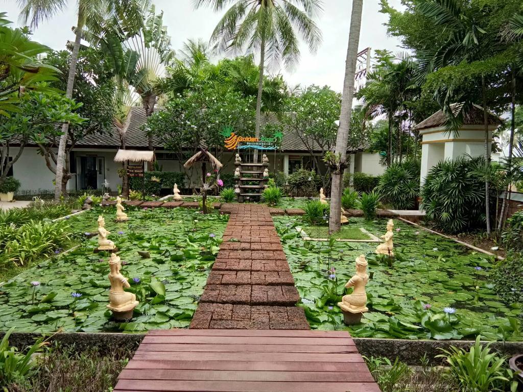 Resort Golden Pine
