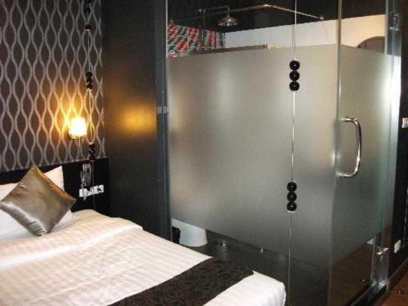 Glitz Hotel 3*
