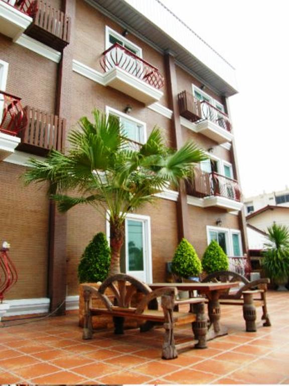 The Red Balcony Inn 2*