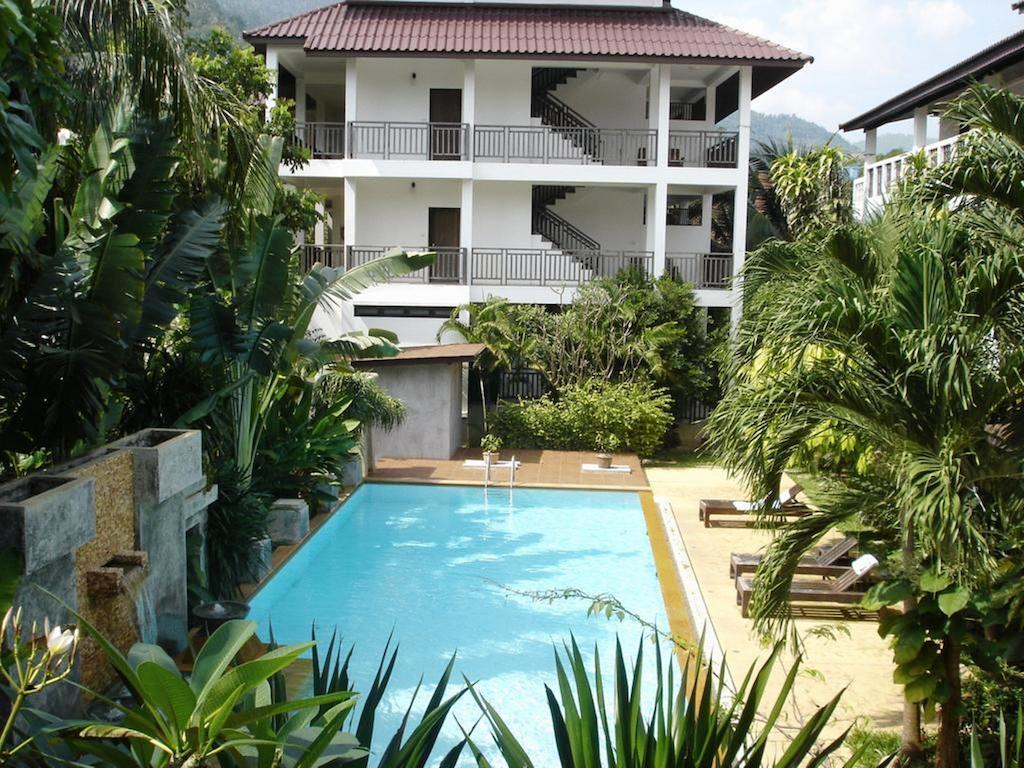 Holiday Park Hotel 3*