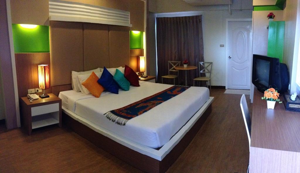 Hotel Charoenchit House