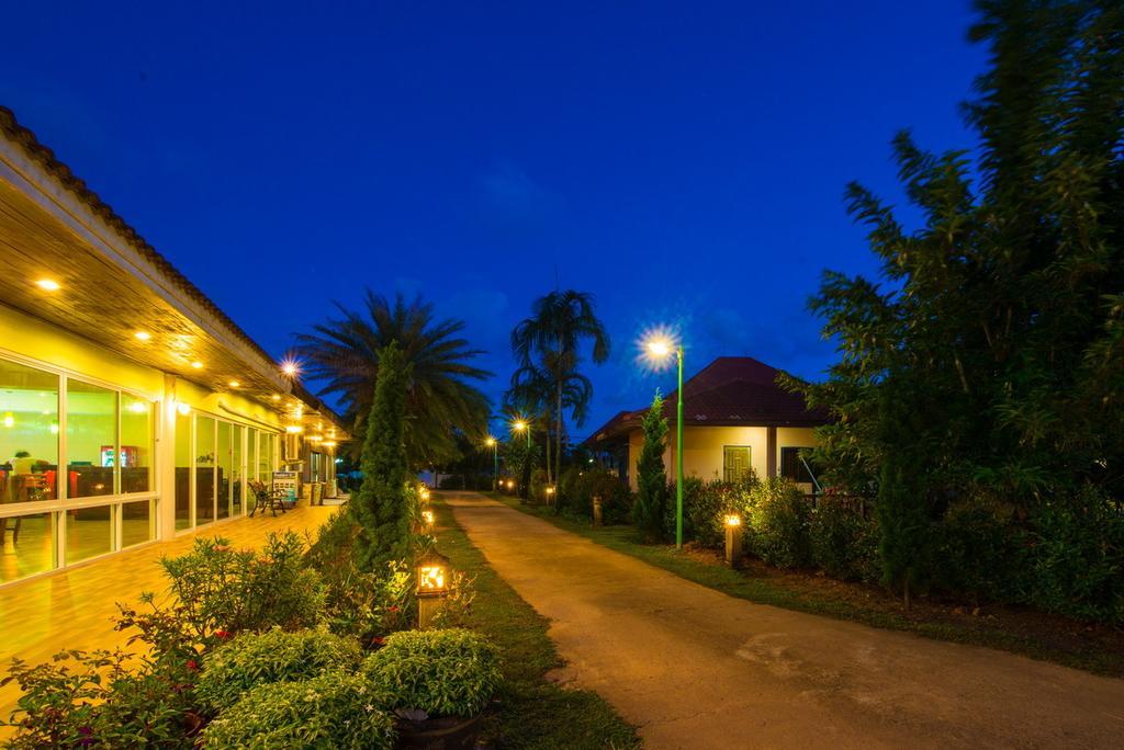 Star Light And Restaurant Chumphon