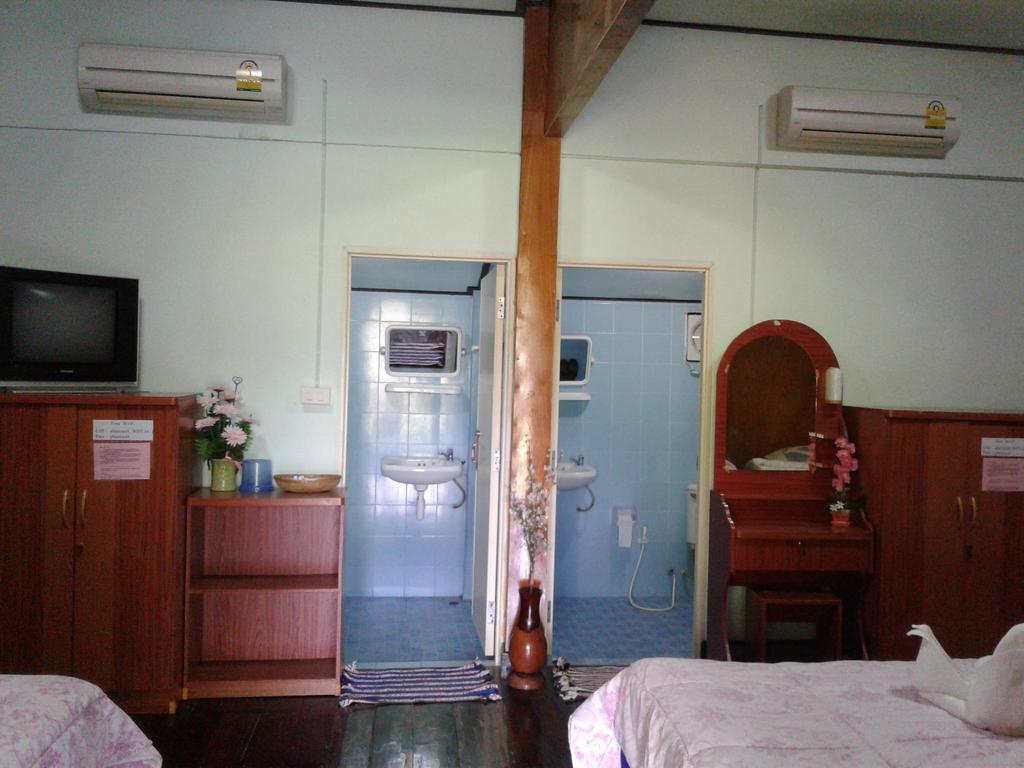 Phu Resort 2*