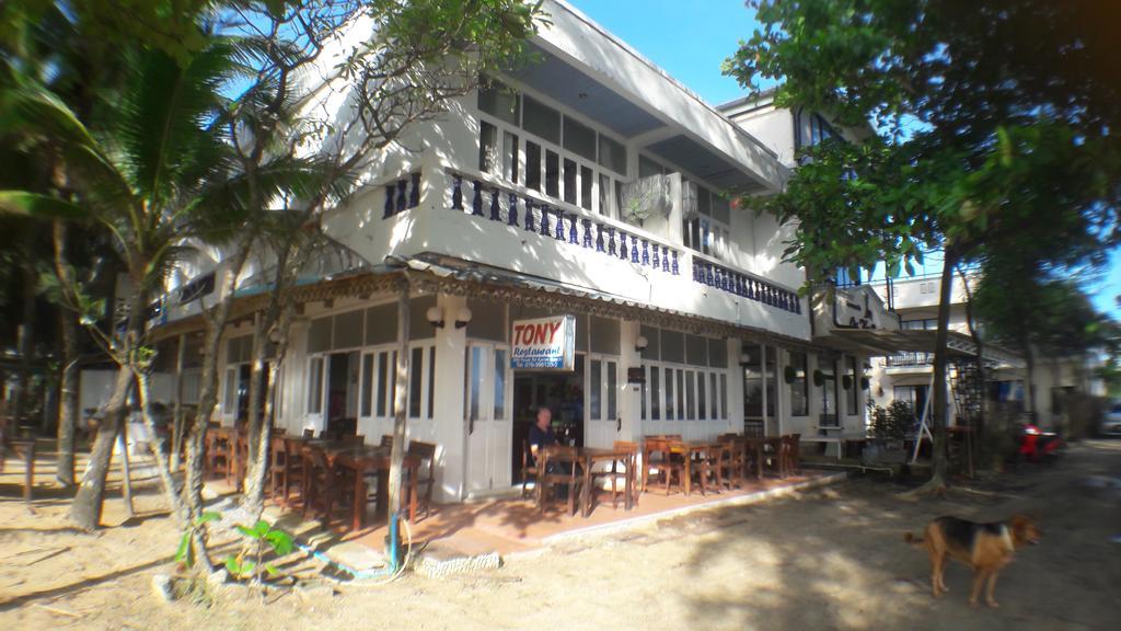 Tony And Restaurant * Karon