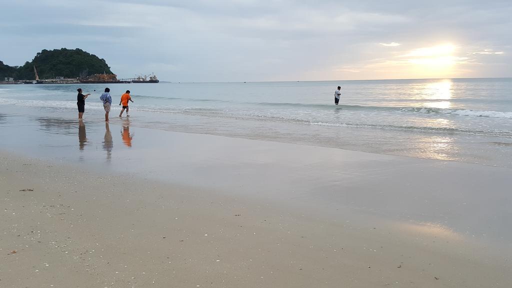 Happy Khanom