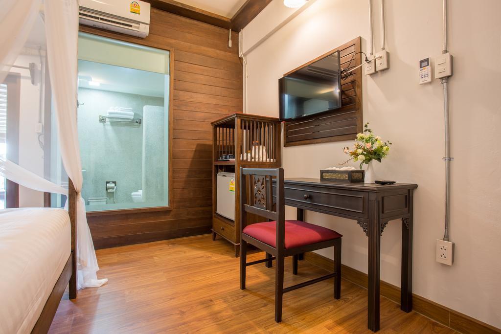 Hotel Night Bazaar