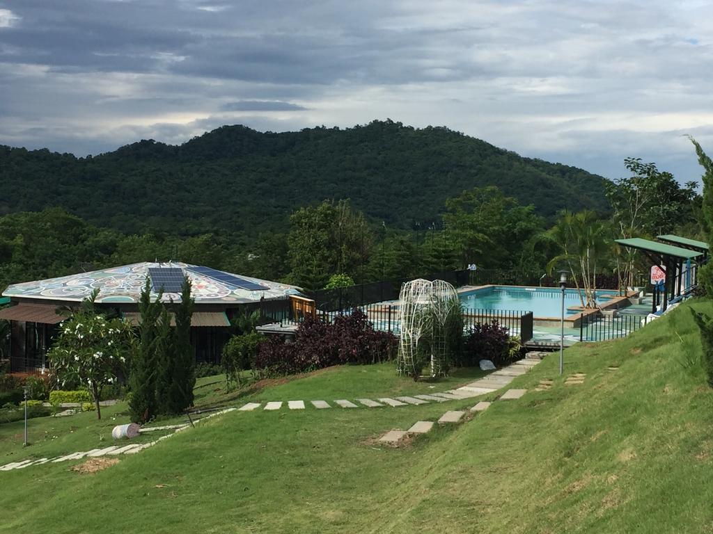 Resort Tonsilp Art 3*