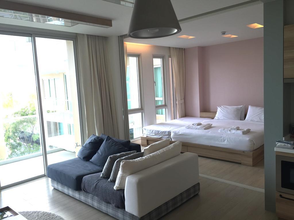 Luxury Beachfront Apartment *