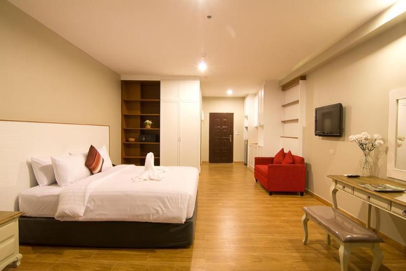V8 Seaview Hotel Jomtien Beach