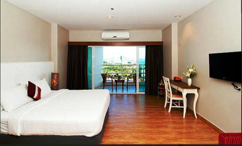 V8 Seaview Jomtien Beach