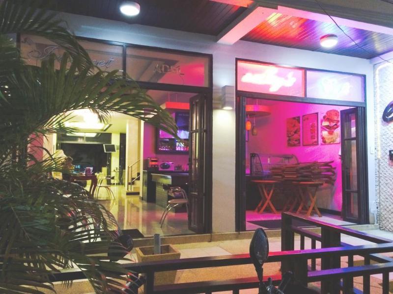 Enjoy's House & Cafe' 2*