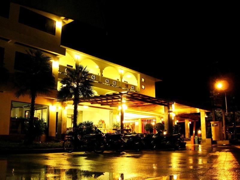 Ladawan Boutique Bang Saphan