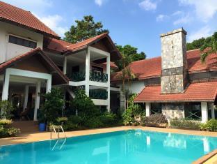 Hill Khao Yai Resort 3*