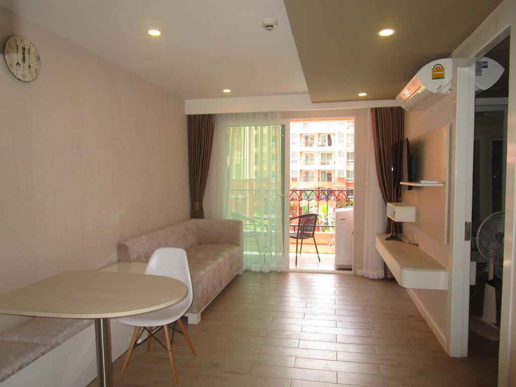 Seven Seas 410 Apartment