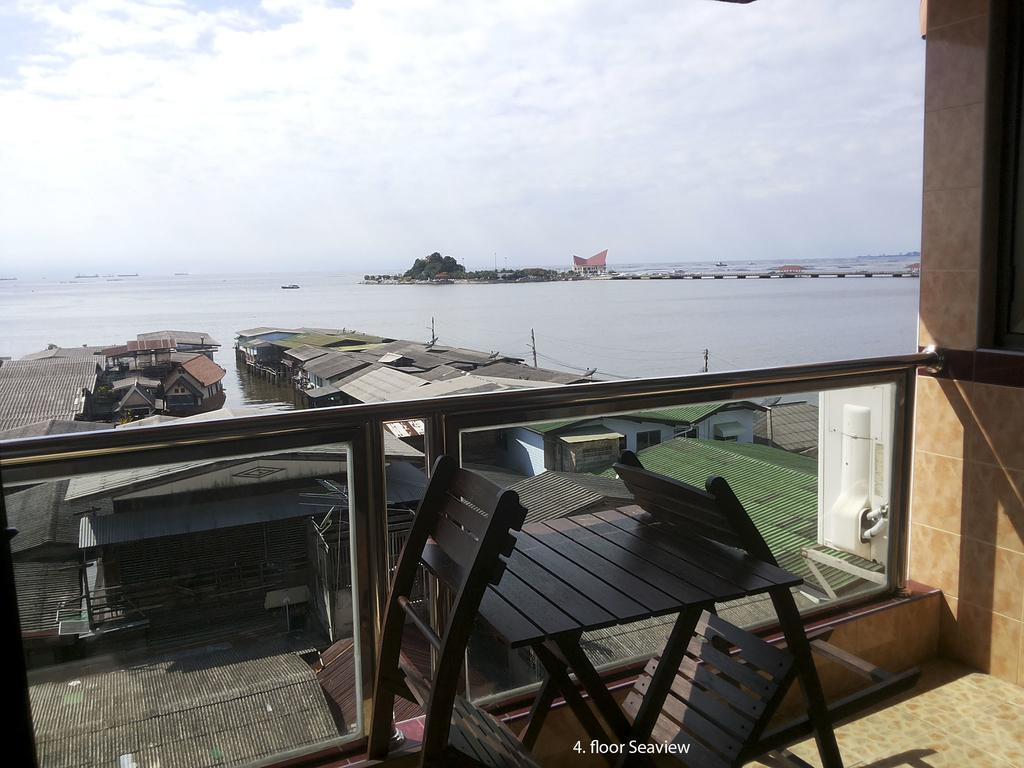 Seaview Sriracha 3*