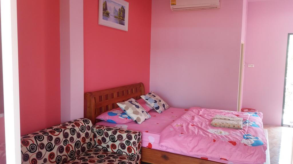 Buachompoo Guest house Ko Si Chang