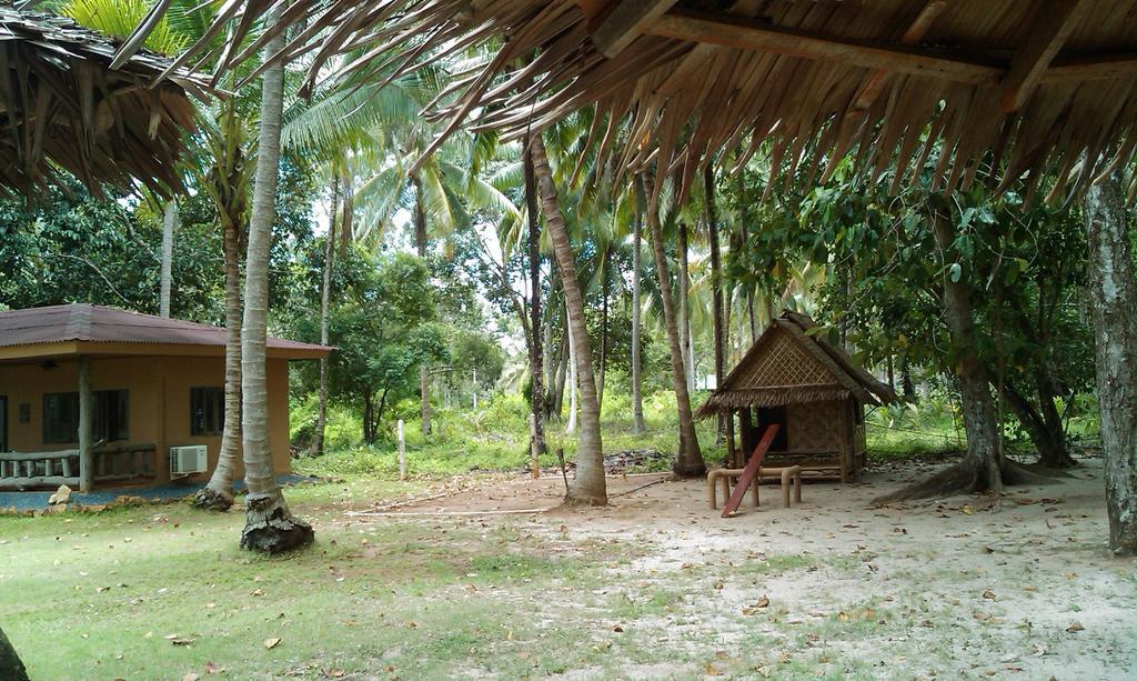 Khaotong At Melina's Villa