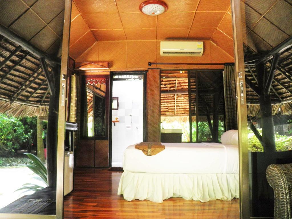 Fisherman's Hut , ขนำชาวเลโฮมสเตย์ 2*