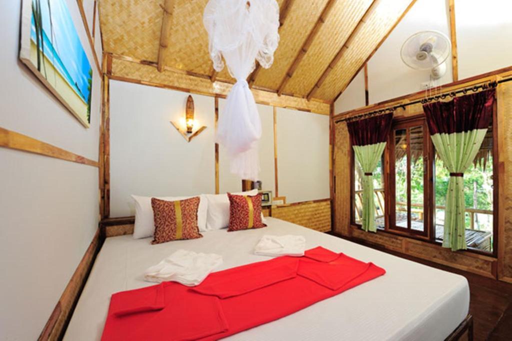 Phuphaya Seaview - Adult Only Resort 3*