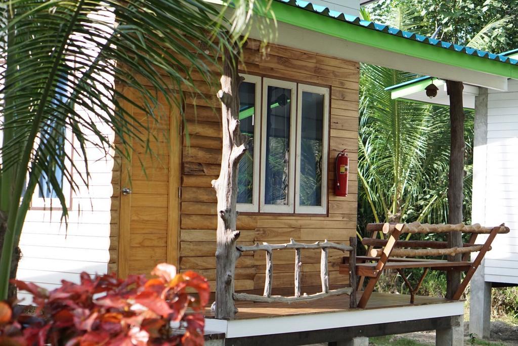 Suan Maprao Resort *