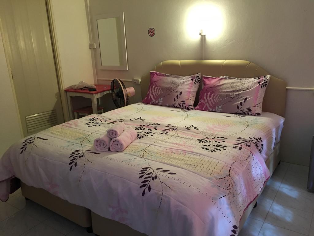Happy Guest house 2*