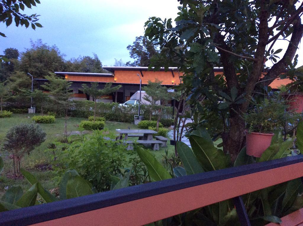 Guest house The Loft Buri