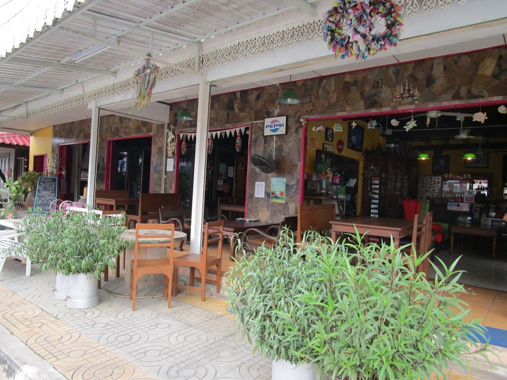 Baansiesom * Sam Roi Yot