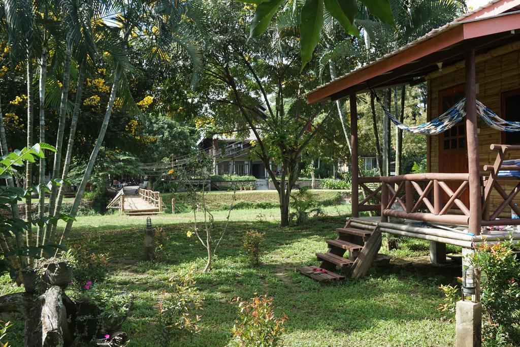 Family Hut Resort *