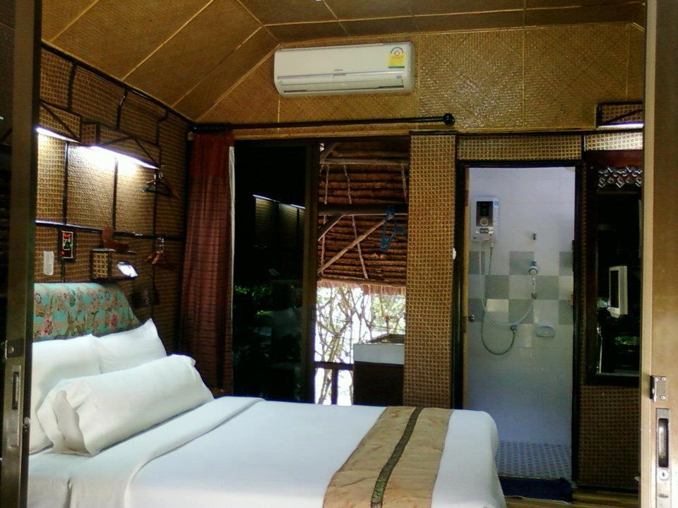 Fisherman's Hut , ขนำชาวเลโฮมสเตย์ Guest house Pak Meng