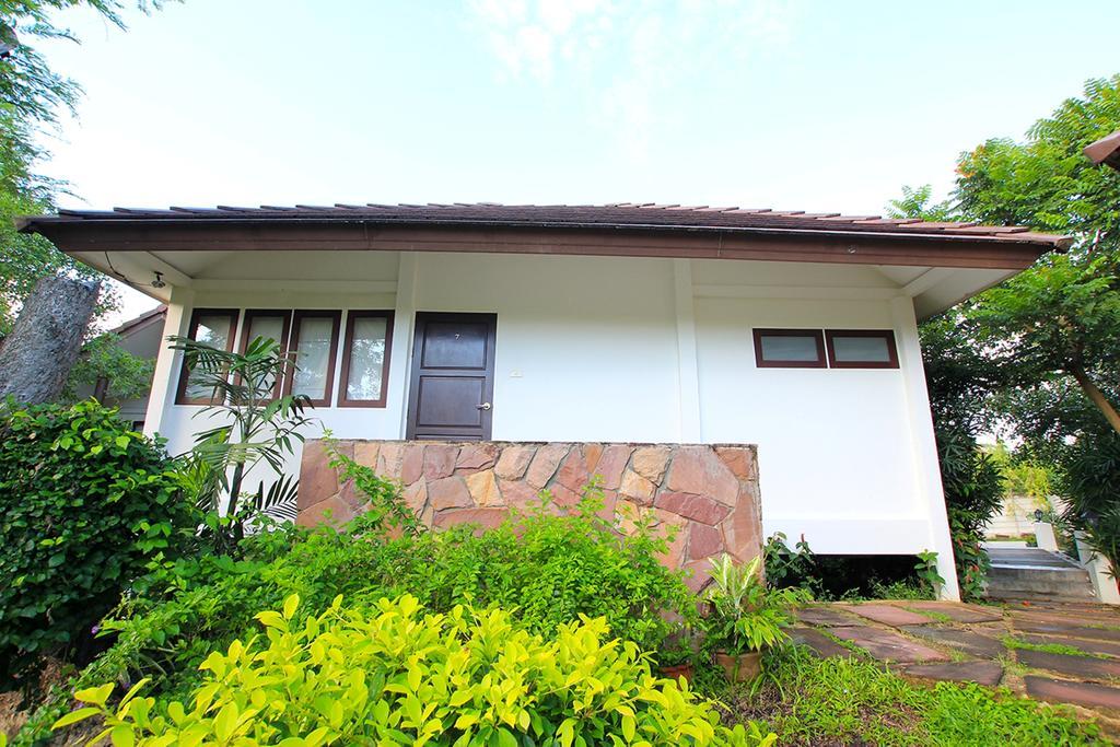 Resort Baan Suan Nuan Ta